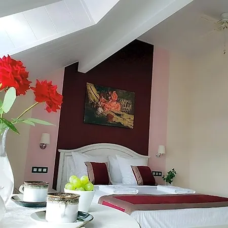 Oda ve Kahvaltı Secret Garden Adults Only Voeren